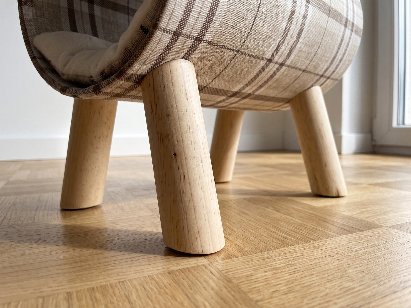 Détail des pieds et de l'armature en bois du couchage tunnel